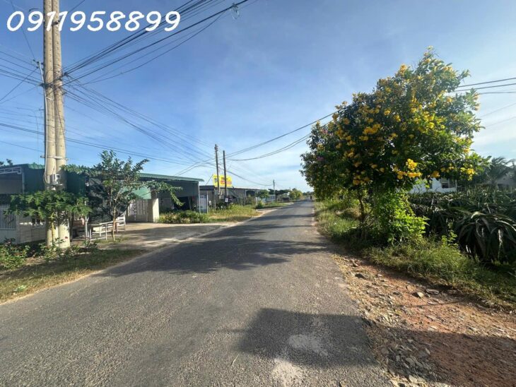 Bán 579m2 đất thổ cư 3 mặt tiền Đinh Công Tráng, thị xã LaGi gần Biển giảm giá 40%