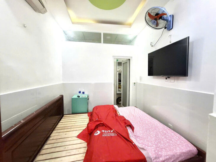 BÁN NHÀ TRUNG TÂM GV – HẺM TRƯỚC NHÀ 5M Ô TÔ ĐỖ CỬA- 3TẦNG ĐÚC MỚI ĐẸP Ở NGAY – NHỈNH 5 TỶ