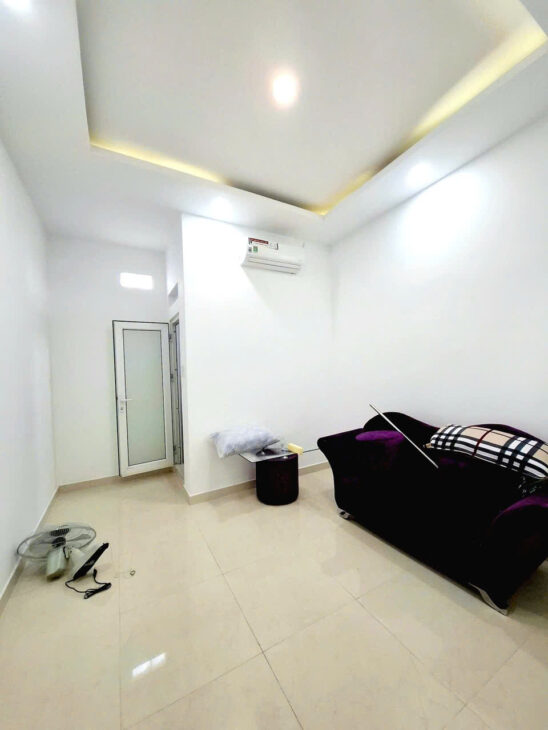 BÁN NHÀ TRUNG TÂM GV – HẺM TRƯỚC NHÀ 5M Ô TÔ ĐỖ CỬA- 3TẦNG ĐÚC MỚI ĐẸP Ở NGAY – NHỈNH 5 TỶ