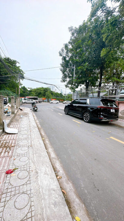 Sát mặt đường xe hơi Nhà Ngang 4.6 Dài 5.7 đúc 2 tấm hơn 2 tỷ