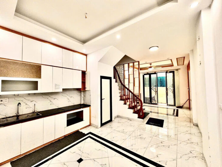 BÁN NHÀ ĐẠI ĐÒNG NGUYỄN KHOÁI 43M 5 TẦNG 6 PHÒNG GIÁ NHỈNH 5 TỶ