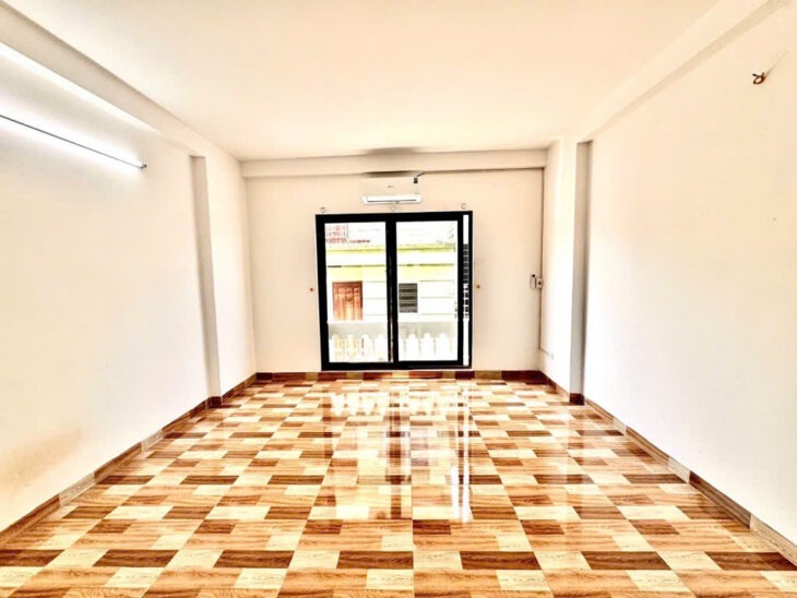 BÁN NHÀ ĐẠI ĐÒNG NGUYỄN KHOÁI 43M 5 TẦNG 6 PHÒNG GIÁ NHỈNH 5 TỶ