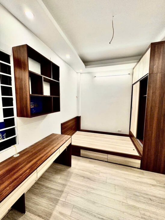 BÁN NHÀ ĐẠI ĐÒNG NGUYỄN KHOÁI 43M 5 TẦNG 6 PHÒNG GIÁ NHỈNH 5 TỶ
