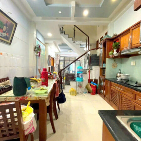 MẶT TIỀN ĐƯỜNG SỐ TRUNG TÂM KHÁNH HỘI Q4 NGANG 4 DÀI 13 M 4 TẤM CÓ 6 TỶ