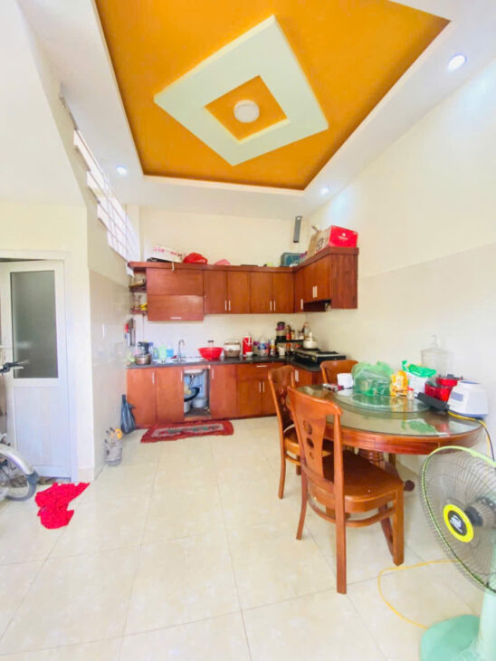 m chuyển nhà về gần bà ngoại tiện gửi con cái nên bán nhà 3 tầng đang ở tại 11A/ ngõ 29 Hạ Đoạn 3,