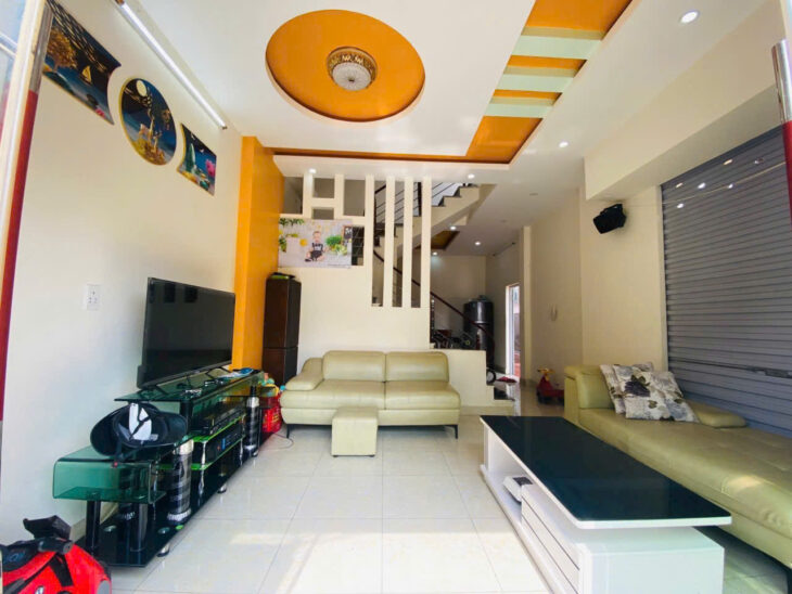 m chuyển nhà về gần bà ngoại tiện gửi con cái nên bán nhà 3 tầng đang ở tại 11A/ ngõ 29 Hạ Đoạn 3,