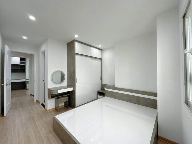 Em bán căn hộ chung cư Quận Hoàng Mai 2 ngủ, dt 63m2 FULL ĐỒ, giá chỉ 2ty26. Vay bank