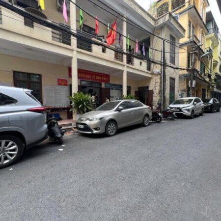 Bán nhà phố Lương Văn Can-Hà Đông, DT 42m x 2T, MT 3m, nhà phân lô vuông. Giá 7.3 tỷ