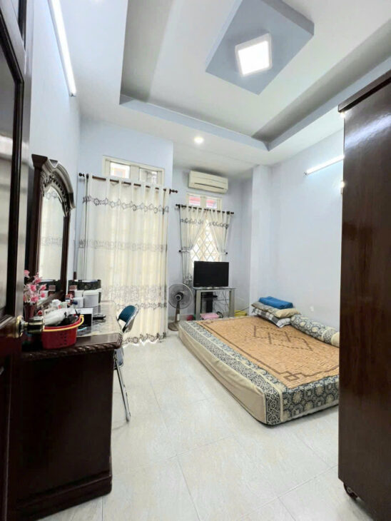 Đường xe tải tránh???? nhau Nhà ngay trung tâm Q 4 4 TẤM NGANG 3.6 NỞ 3.8 DÀI 15M DƯỚI 7.1 TỶ