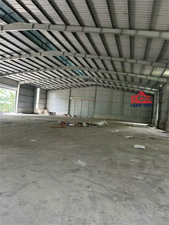 XT447 nhà xưởng sản xuất tiếp nhận đa dạng ngành nghề. có hệ thống PC vách tường