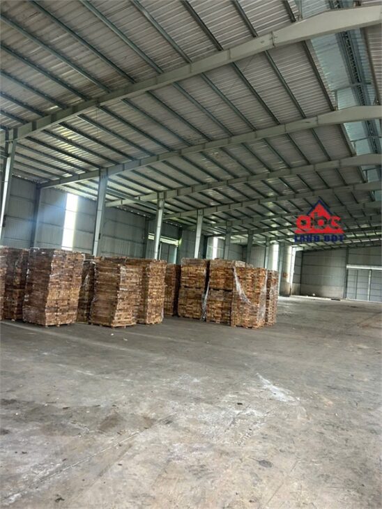 XT447 nhà xưởng sản xuất tiếp nhận đa dạng ngành nghề. có hệ thống PC vách tường