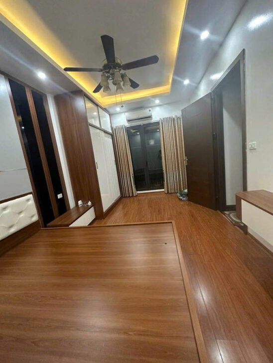 NHÀ MỚI Ở NGAY NGỌC THỤY- LONG BIÊN, 32M2,5 TẦNG,MT 5M, 6.25 TỶ.