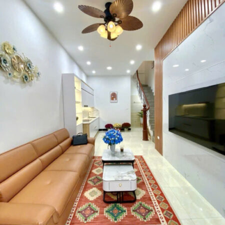 SIÊU RỂ – NHÀ ĐẸP Ở NGAY NGUYỄN VĂN HUYÊN – 35M2 X 4 TẦNG – Ô TÔ – 7.8 TỶ