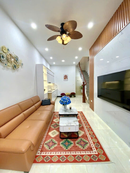 SIÊU RỂ – NHÀ ĐẸP Ở NGAY NGUYỄN VĂN HUYÊN – 35M2 X 4 TẦNG – Ô TÔ – 7.8 TỶ