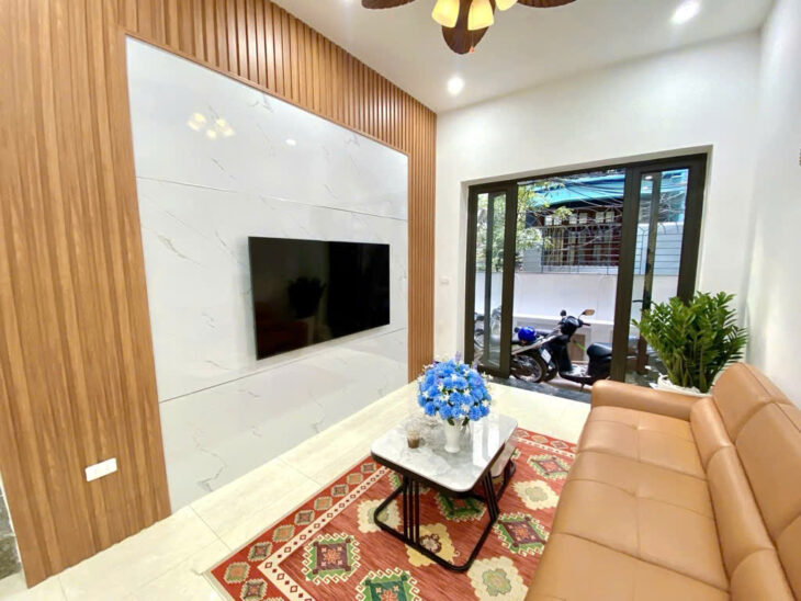 SIÊU RỂ – NHÀ ĐẸP Ở NGAY NGUYỄN VĂN HUYÊN – 35M2 X 4 TẦNG – Ô TÔ – 7.8 TỶ