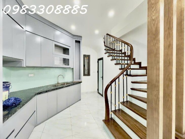 Bán nhà 6 tầng, 33m², 5PN, 3WC, Hoàng Mai – 8.3 tỷ Hoặc: Nhà 6 tầng, 33m², 5PN, Hoàng Mai, Định