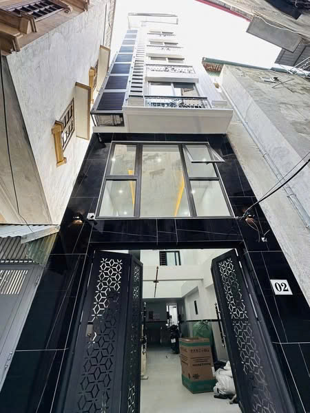 Bán nhà Dòng Tiền tại ngõ 72 Tôn Thất Tùng, 13,5 tỷ, 52m2,7 Tầng Thang Máy , 12PN, 12WC, Đống Đa