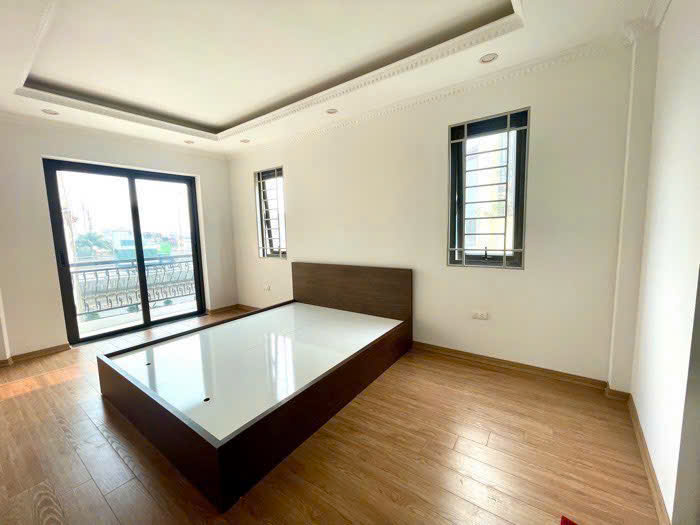 Bán Nhà Giải Phóng 38m 5 Tầng Ngõ Thông Ô Tô Đỗ Cửa Vào Nhà Giá Hơn 8 Tỷ