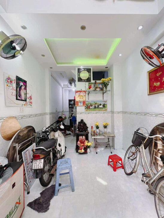 SÁT MẶT TIỀN ĐƯỜNG ĐOÀN VĂN BƠ 5 TẦNG BTCT DIỆN TÍCH SD 120 M2 CÓ 4 TỶ