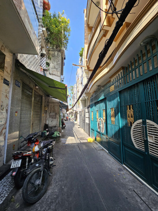 SÁT MẶT TIỀN ĐƯỜNG TÔN ĐẢN GIAO VĨNH KHÁNH PHỐ ẨM THỰC Q4 NGANG 4 M X DT SD 64 M2 HƠN 2 TỶ –