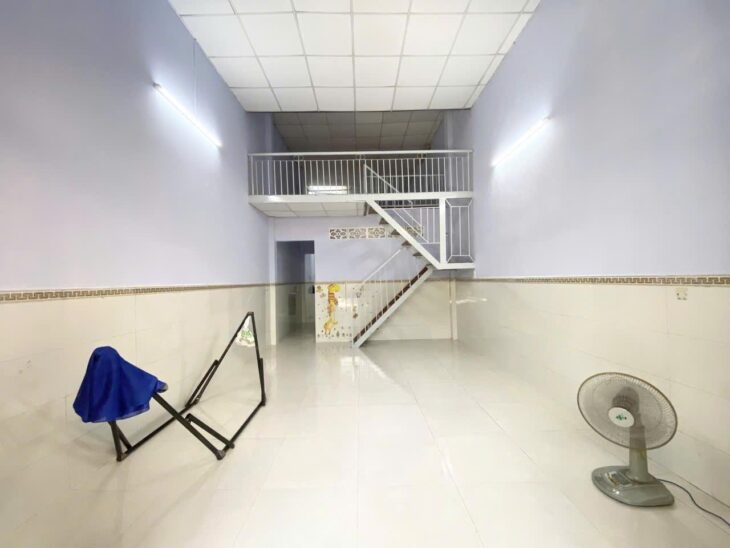 Nhỉn 3 tỷ nhà 2 tầng 52m2 gần mt đường ngay Siêu thị Metro Q12