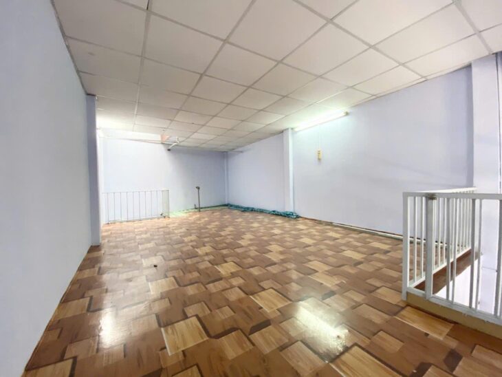 Nhỉn 3 tỷ nhà 2 tầng 52m2 gần mt đường ngay Siêu thị Metro Q12
