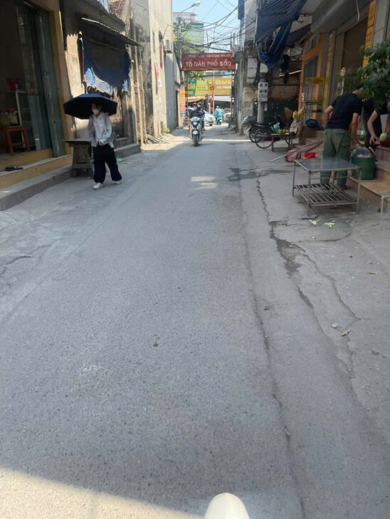 Gần tết ô anh cần tiền gấp bán nhà cách mặt phố xốm vs đường 21b 70m đi vào Căn góc bãi đỗ ô tô