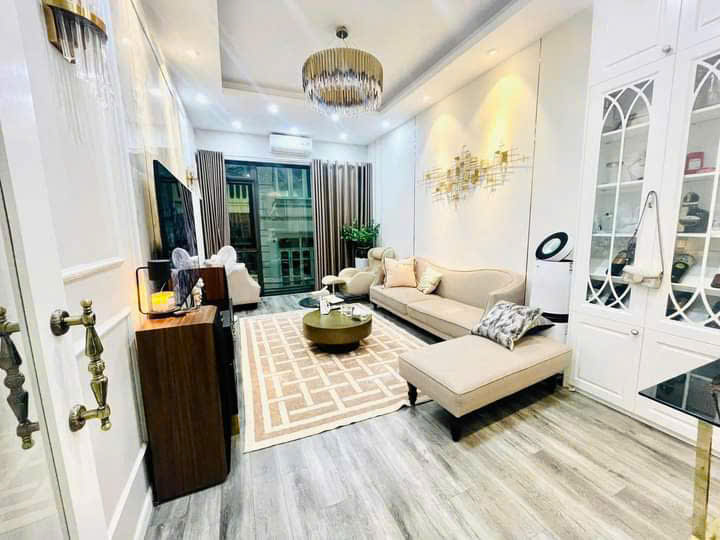 Bán nhà Kim Chung 50m2- 5 tầng 6PN, ngõ nông, ô tô, ở ngay đón Tết, giá 5.3 tỷ