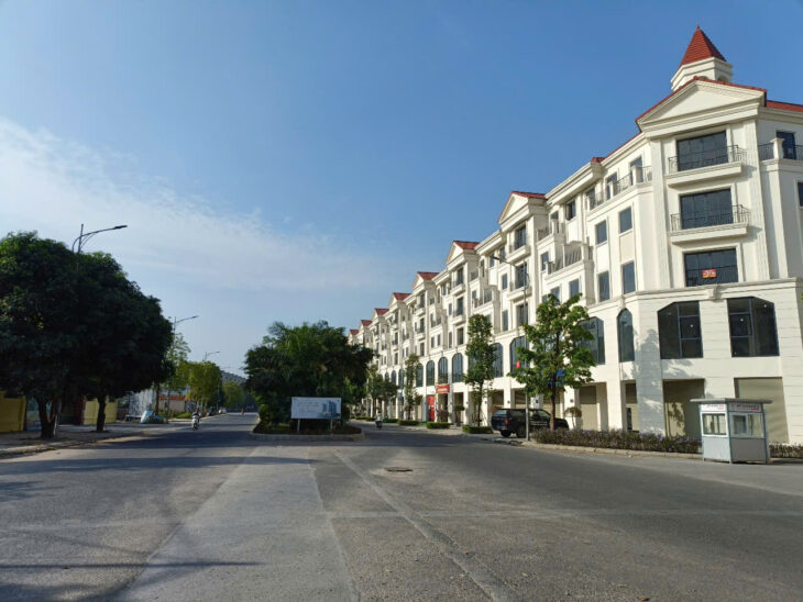 Tuyệt đẹp Kim Chung 50m2- 5 tầng 6 ngủ, ngõ nông, ô tô KD, Giá 5.3 tỷ