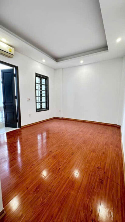 NGUYỄN VĂN LINH – LONG BIÊN – DT 57M2 X4T – MT3M – 9.3 TỶ -FULL NỘI THẤT – Ô TÔ ĐỖ CỬA