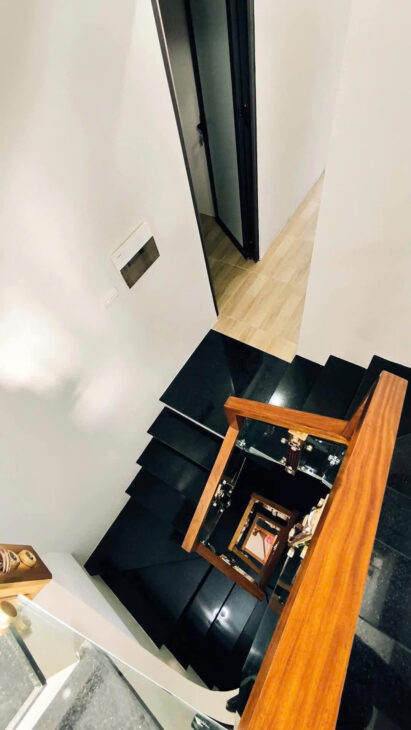 Bán nhà Trần Khát Chân, ngõ rộng gần hơn 3m, lô góc, vài bước ra phố, ở luôn.HƠN 6 TỶ