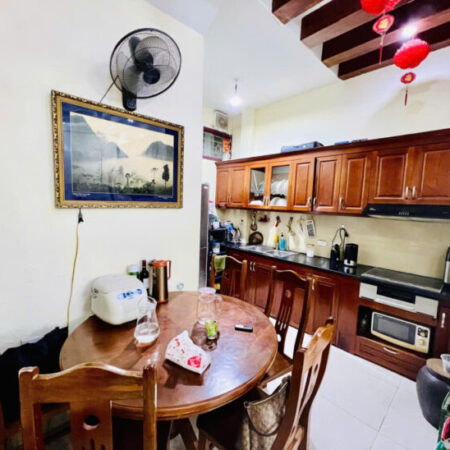 NHÀ ĐẸP DÂN XÂY GẦN PHỐ – NGÕ THÔNG BA GÁC ĐUA 8,7 tỷ Hoàng Hoa Thám 39/50 m, 4 tầng, mt 4m.Tây Hồ NHÀ ĐẸP DÂN XÂY GẦN PHỐ – NGÕ THÔNG BA GÁC ĐUA 8,7 tỷ Hoàng Hoa Thám 39/50 m, 4 tầng, mt 4m.Tây Hồ