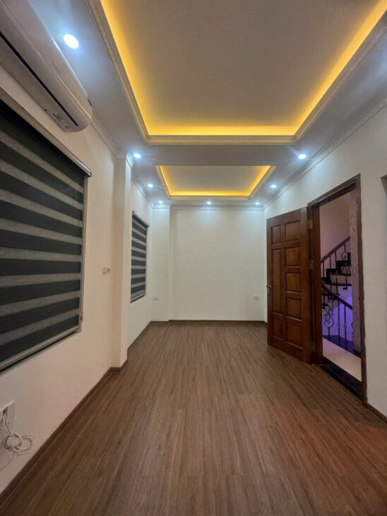 BÁN NHÀ NGỌC LÂM – LONG BIÊN – 33M2 x 5T – MT 5.6M – 7.5 TỶ – Ô TÔ DỪNG ĐỖ NGÀY ĐÊM