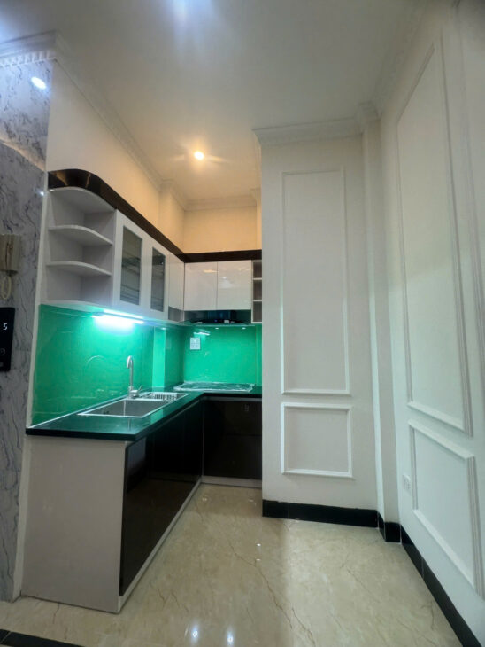 BÁN NHÀ NGỌC LÂM – LONG BIÊN – 33M2 x 5T – MT 5.6M – 7.5 TỶ – Ô TÔ DỪNG ĐỖ NGÀY ĐÊM