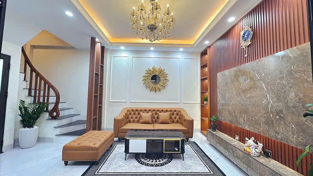 BÁN NHÀ RIÊNG BÁT KHỐI -LONG BIÊN, 30M2,5 TẦNG, MT 5M, 6.2 TỶ.