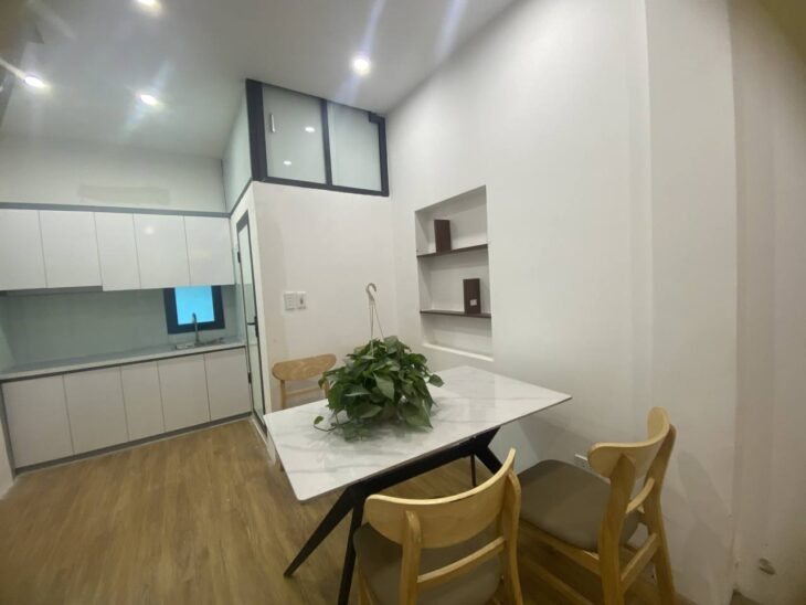 Bán nhà Lương Ngọc Quyến giá 2.35 tỷ, diện tích 70m2, tầng 4, mặt tiền 4m