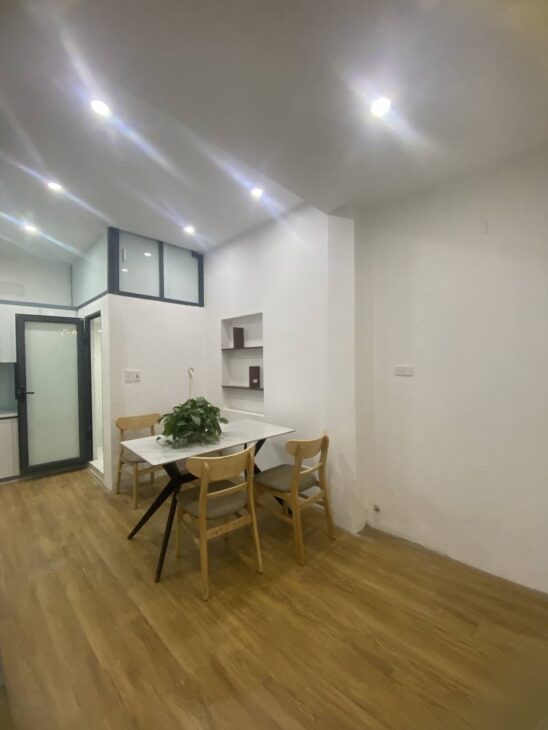 Bán nhà Lương Ngọc Quyến giá 2.35 tỷ, diện tích 70m2, tầng 4, mặt tiền 4m