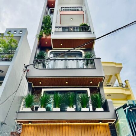 NHÀ ĐẸP CÓ THANG MÁY HẺM 5M HƯỚNG ĐÔNG BẮC, LH 03332 9 5552 THÚY XEM NHÀ 30P