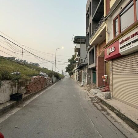 NHÀ DÂN XÂY MẶT PHỐ LONG BIÊN, Ô TÔ TRÁNH ĐỖ NGÀY ĐÊM SIÊU KINH DOANH