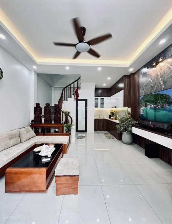 Giảm sốc 300tr nhà đẹp đón tết đường Ngọc Lâm chỉ 6 tỷ 44 m2, Nhà siêu thoáng, ô tô đỗ gần