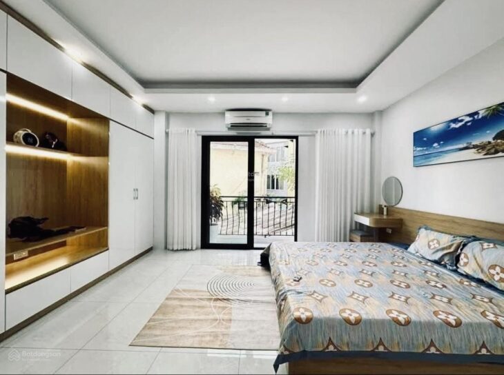 Giảm sốc 300tr nhà đẹp đón tết đường Ngọc Lâm chỉ 6 tỷ 44 m2, Nhà siêu thoáng, ô tô đỗ gần