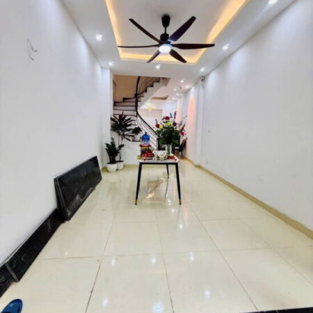 Bán nhà TT Hoàng Mai, 43m2*5T nhà dân xây mới full nội thất, nhỉnh 6 tỷ, Lh 0975666943