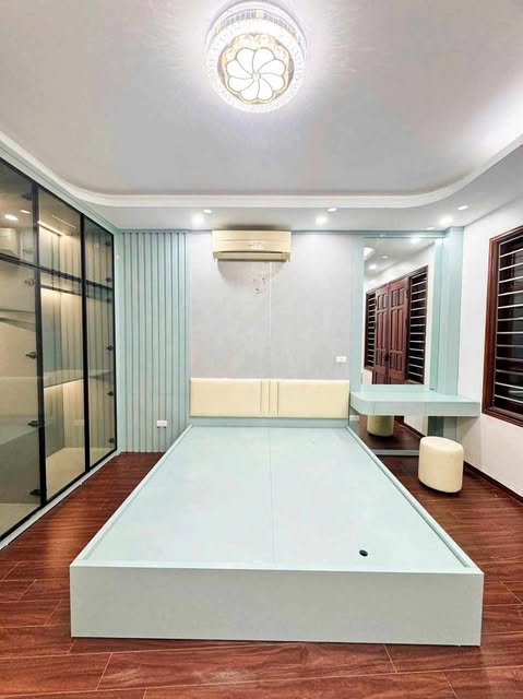 LÔ GÓC, Ô TÔ ĐỖ CỦA, NHÀ ĐẸP ĐÓN TẾT, TRẦN ĐẠI NGHĨA: 42M, 5T, MT: 4M, GIÁ 10.8 TỶ