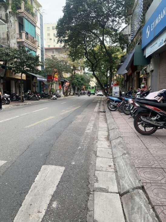 bán nhà 2 mặt phố Ba Đình, 84m, mặt tiền 5.5m, 2 mặt phố 2 vỉa hè, full thổ cư