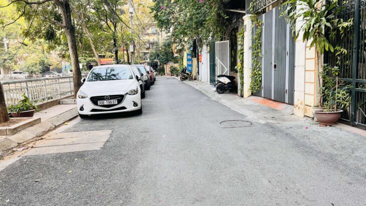 nhà đẹp mặt hồ Hai Bà Trưng, 130m x 4 tầng, mặt tiền 9m, 1 mặt ngõ, vỉa hè, ôtô tránh nhà đẹp mặt hồ Hai Bà Trưng, 130m x 4 tầng, mặt tiền 9m, 1 mặt ngõ, vỉa hè, ôtô tránh