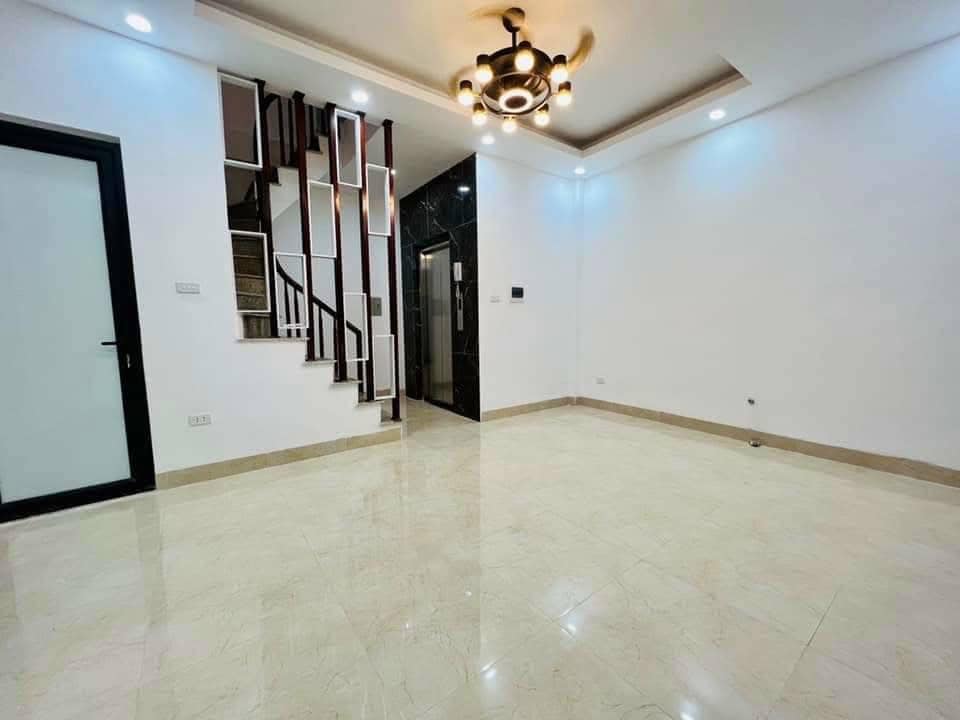 BÁN GẤP-Nhà LôGóc-Ngõ 1150 Đường Láng 35/45m, 6T Thang Máy,MT 6m 13.9 Tỷ, Ôtô đỗ