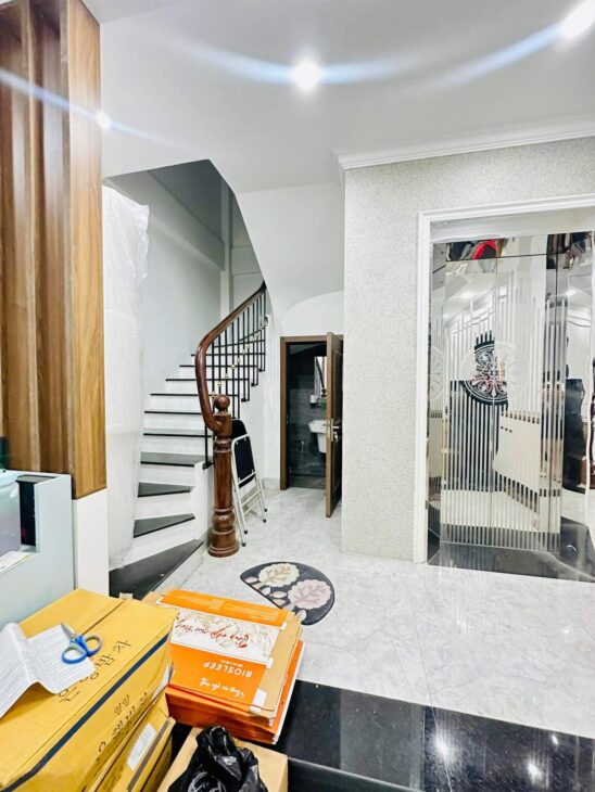 Phân Lô Hiếm-Ôtô đỗ cửa Phố Hoàng Cầu 44/50m, 7Tầng, MT 4.2m 16.9 Tỷ, mới đẹp