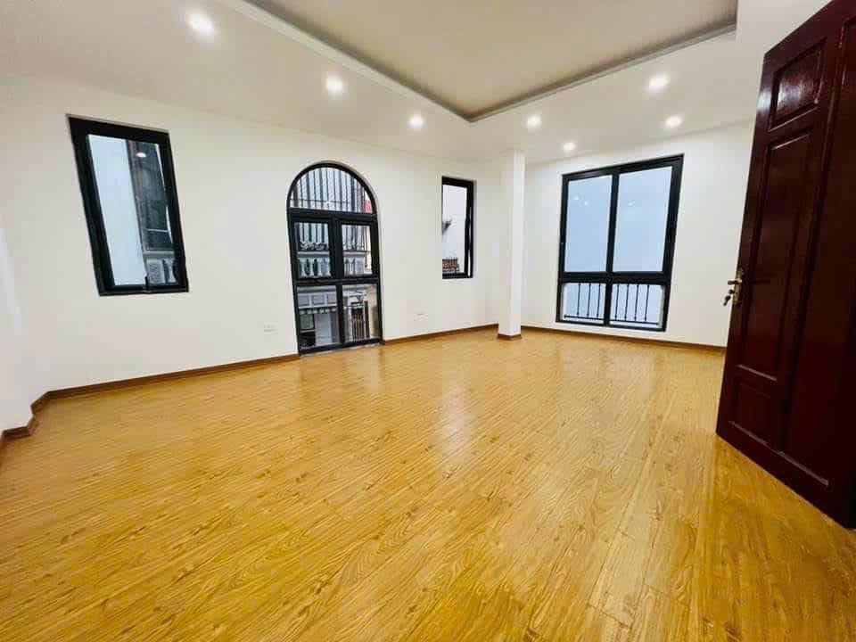 BÁN GẤP-Nhà LôGóc-Ngõ 1150 Đường Láng 35/45m, 6T Thang Máy,MT 6m 13.9 Tỷ, Ôtô đỗ