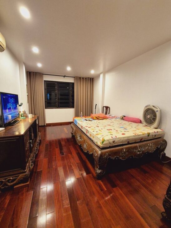 Bán nhà Văn Cao 45m – 5 TẦNG – 2 THOÁNG – 10m ôtô giá chỉ 10.5 Tỷ