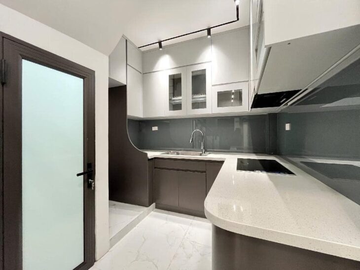 NHÀ 5 TẦNG GẦN PHỐ NGỌC HÀ, BA ĐÌNH – 28M2 x 3 PHÒNG NGỦ- FULL NỘI THẤT
